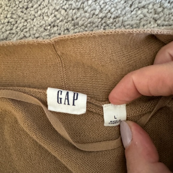 Gap Cardigan - Picture 2 of 2